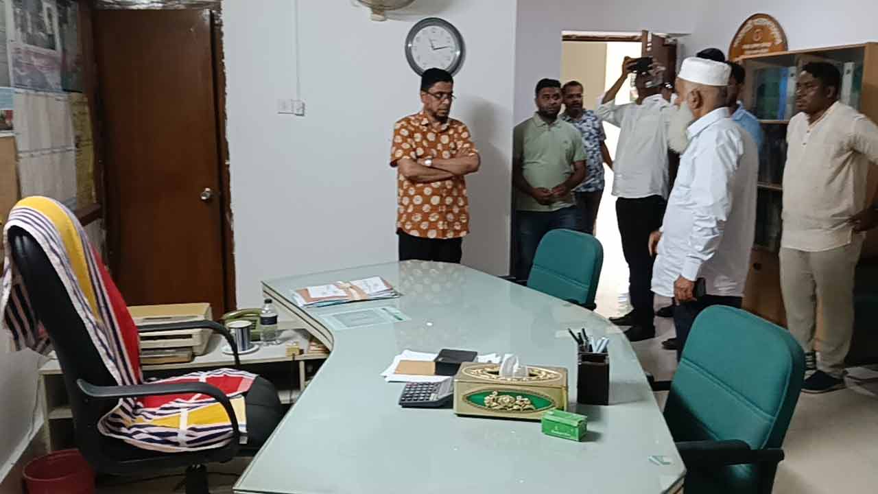কুমিল্লা জনস্বাস্থ্য প্রকৌশল দপ্তরে এমপির আকস্মিক পরিদর্শন