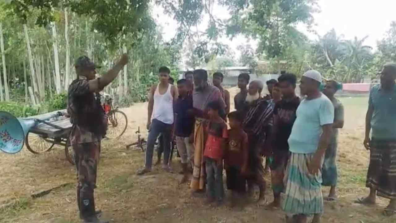 দিনাজপুর সীমান্তে সতর্কতামূলক মাইকিং ও গণসংযোগ চালিয়েছে ২৯ বিজিবি