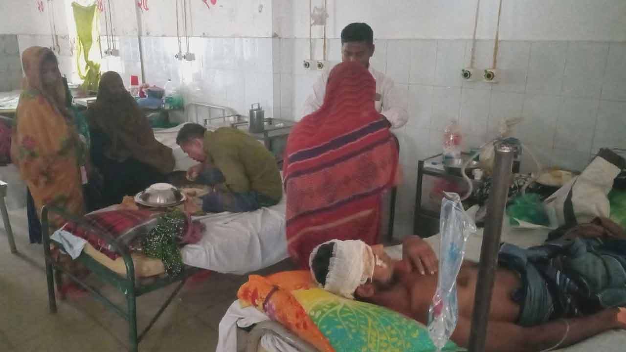 নড়াইলে দুপক্ষের সংঘর্ষে আহত ১৫, বাড়ি-ঘর ভাংচুর