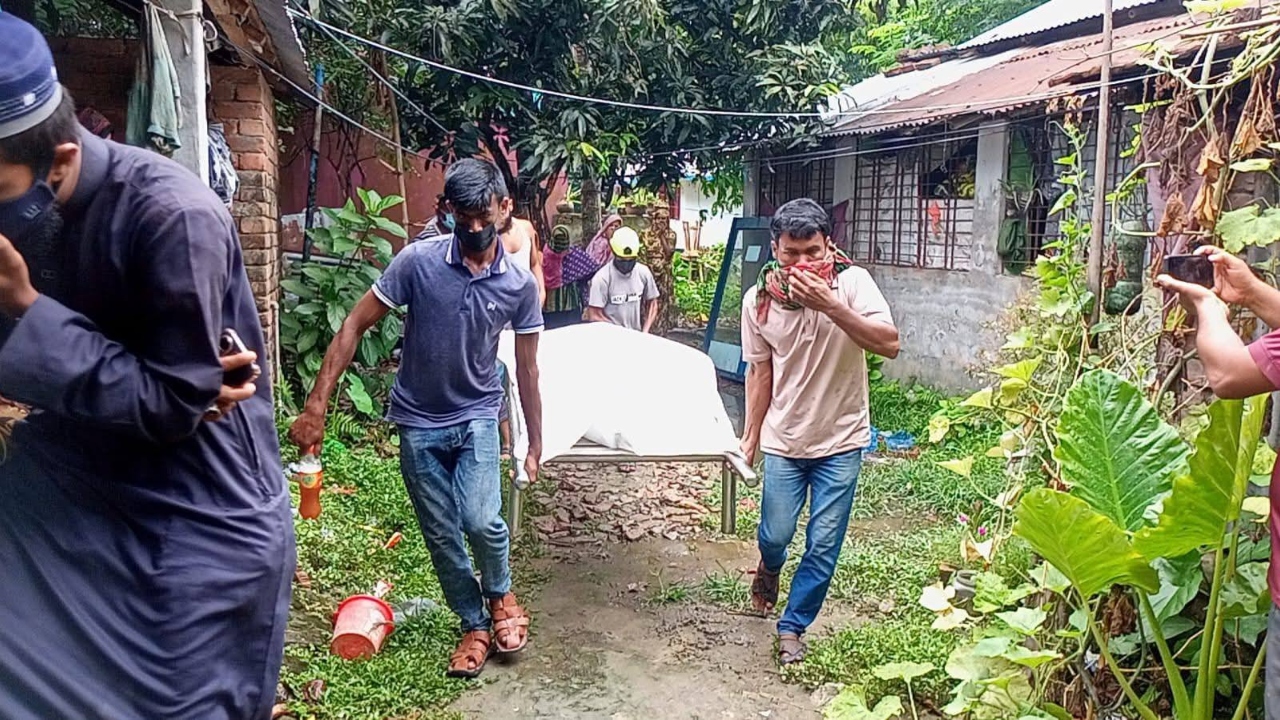 সাতক্ষীরায় নিজ ঘর থেকে নারীর মরদেহ উদ্ধার