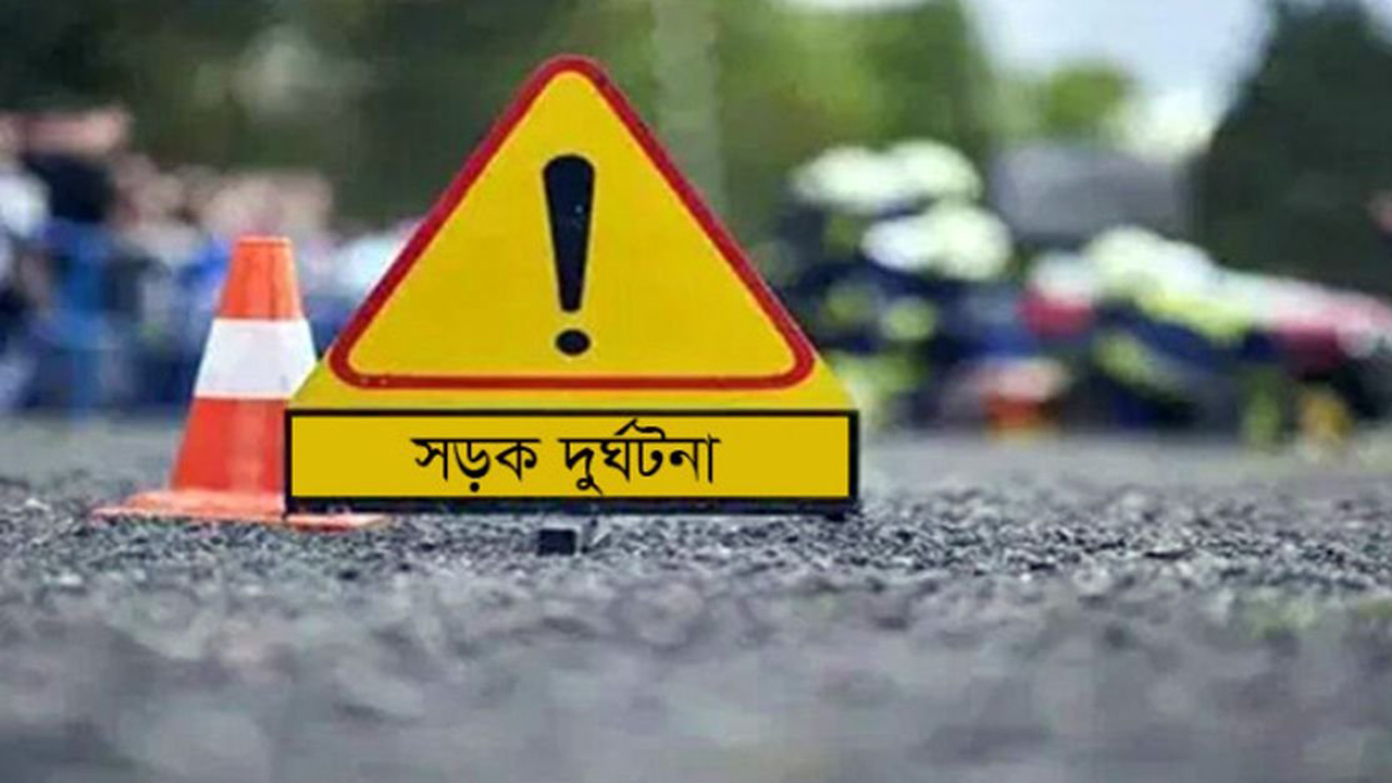 মহাখালীতে বাস উল্টে হেলপার নিহত