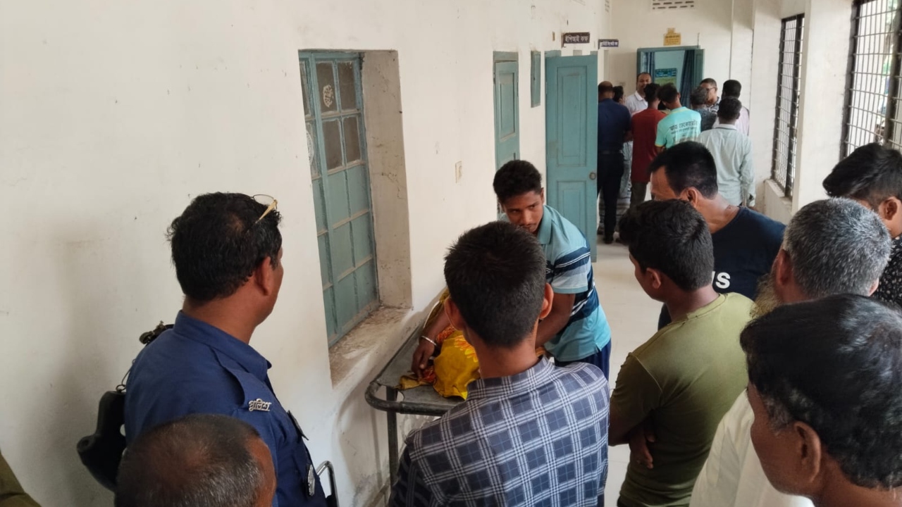 ফুলবাড়ীতে বিদ্যুতের তার চুরি করতে গিয়ে বিদ্যুৎস্পৃষ্ট হয়ে যুবকের মৃত্যু