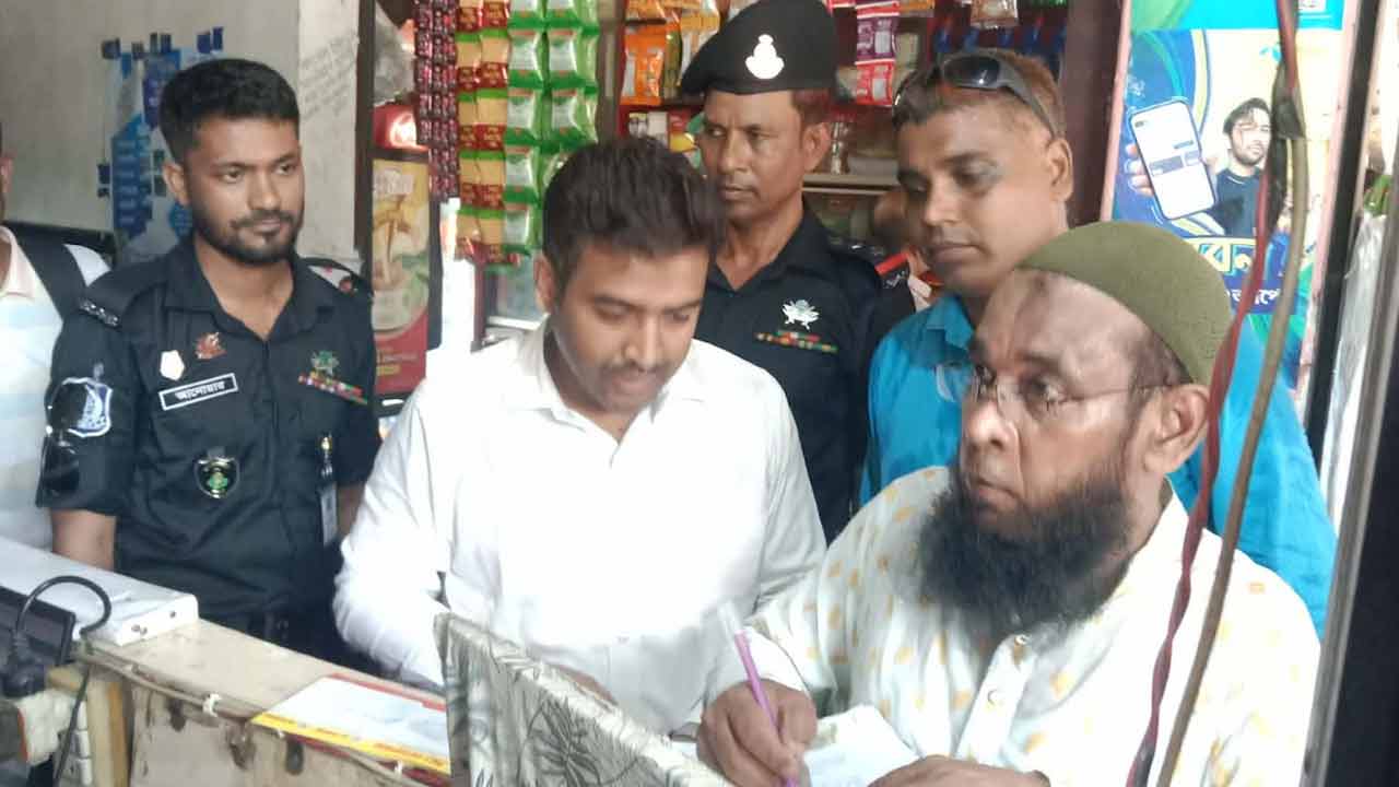 সিরাজগঞ্জে অতিরিক্ত ভাড়া আদায়ের অভিযোগে ৮৯ হাজার টাকা জরিমানা
