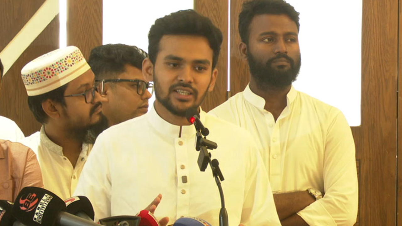 আওয়ামী লীগের অবস্থানে পৌঁছাতে বিএনপির সময় লেগেছে মাত্র ৩ মাস: আসিফ মাহমুদ