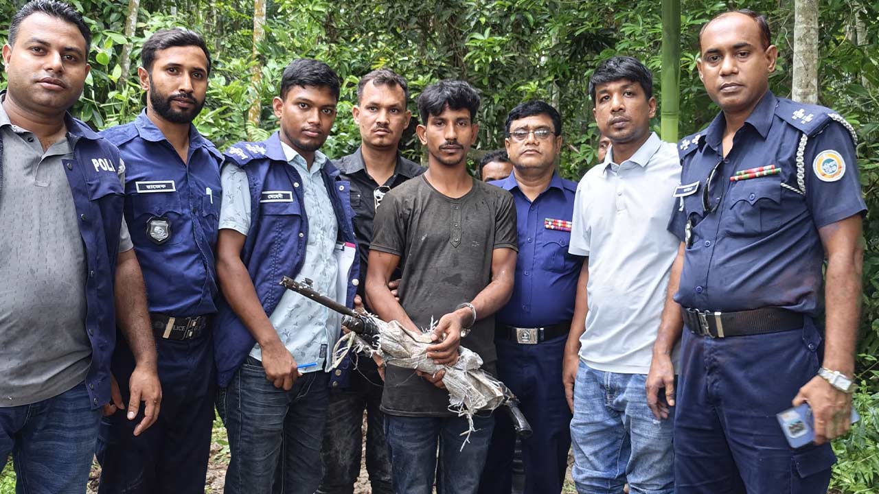 পিরোজপুরে যৌথ অভিযানে শটগান উদ্ধার