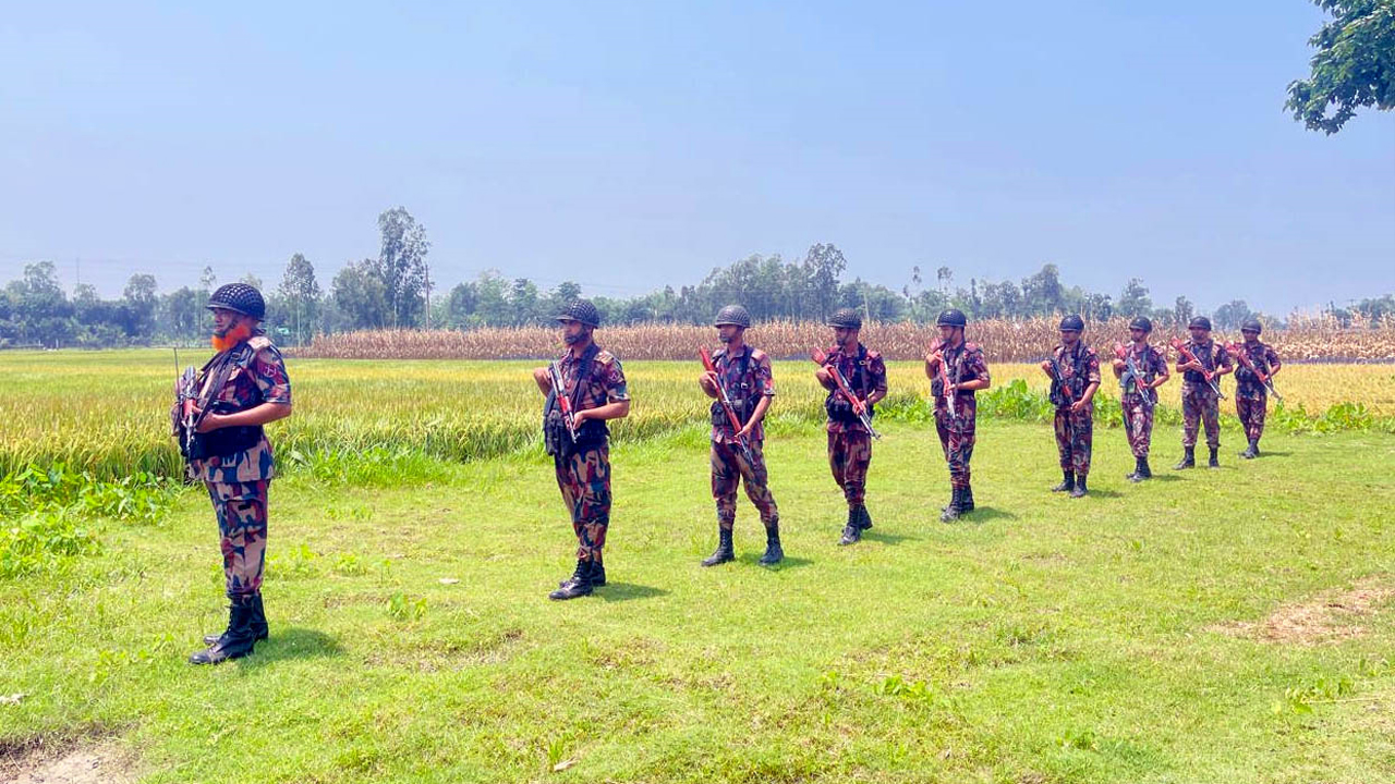 সীমান্তে পুশ-ইন ঠেকাতে কঠোর অবস্থানে বিজিবি