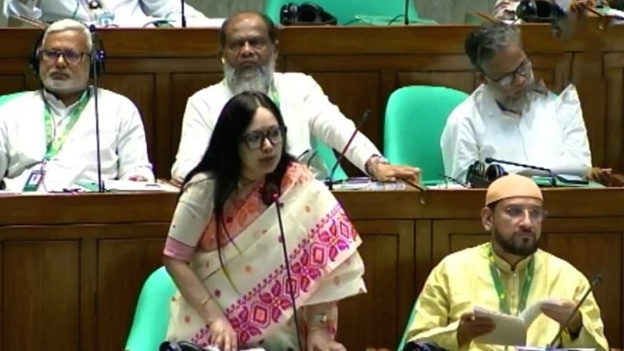 হাজার হাজার কোটি টাকা বিদেশে পাচার হচ্ছে: সংসদে রুমিন ফারহানা