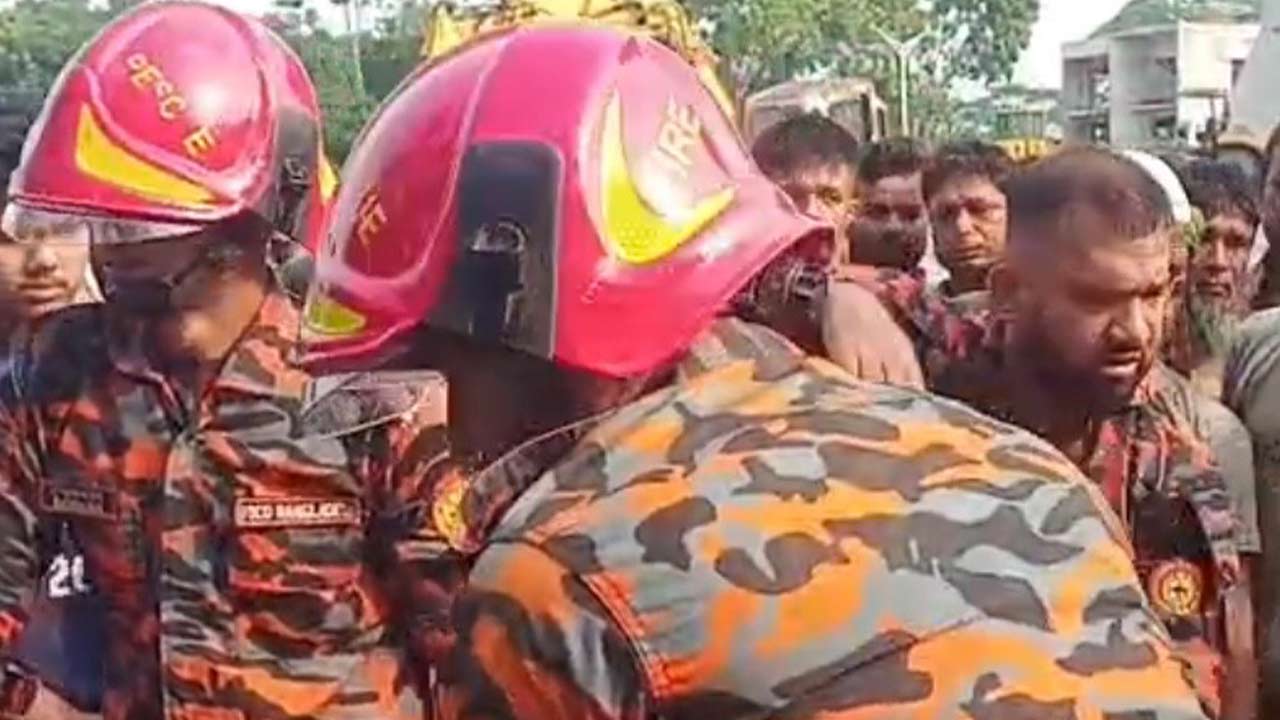 গোপালগঞ্জে ট্রাক-কাভার্ড ভ্যান সংঘর্ষে হেলপার নিহত