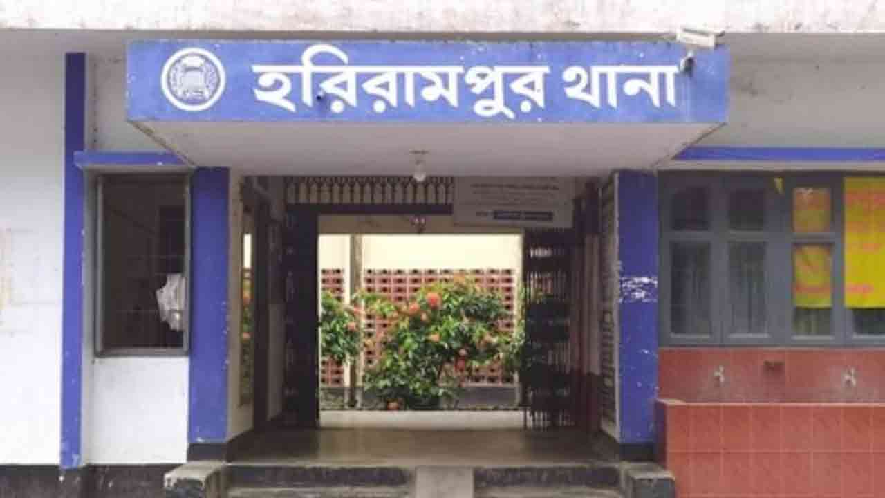 মানিকগঞ্জে ৯৫ বছরের মাকে কুপিয়ে হত্যা