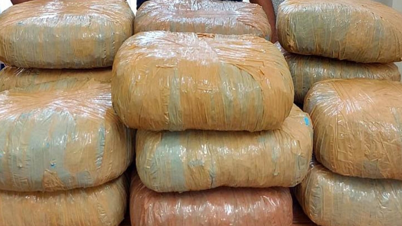 বরিশালে বস্তি থেকে ৬৬ কেজি গাঁজা উদ্ধার