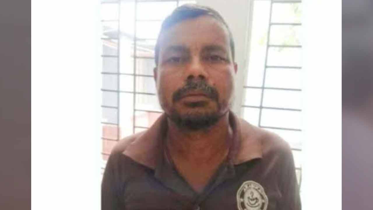 নড়াইলে স্কুলছাত্রীকে শ্লীলতাহানির অভিযোগে ভ্যানচালক গ্রেপ্তার