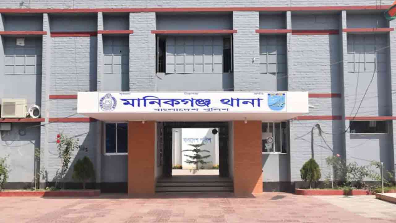 মানিকগঞ্জে ব্রাজিলের পতাকা টানাতে গিয়ে বিদ্যুতায়িত হয়ে কিশোরের মৃত্যু