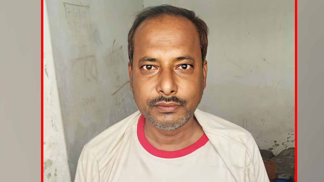 মাগুরায় জামিনে মুক্তির পর জেলগেট থেকেই সাবেক মেয়র ফের গ্রেপ্তার