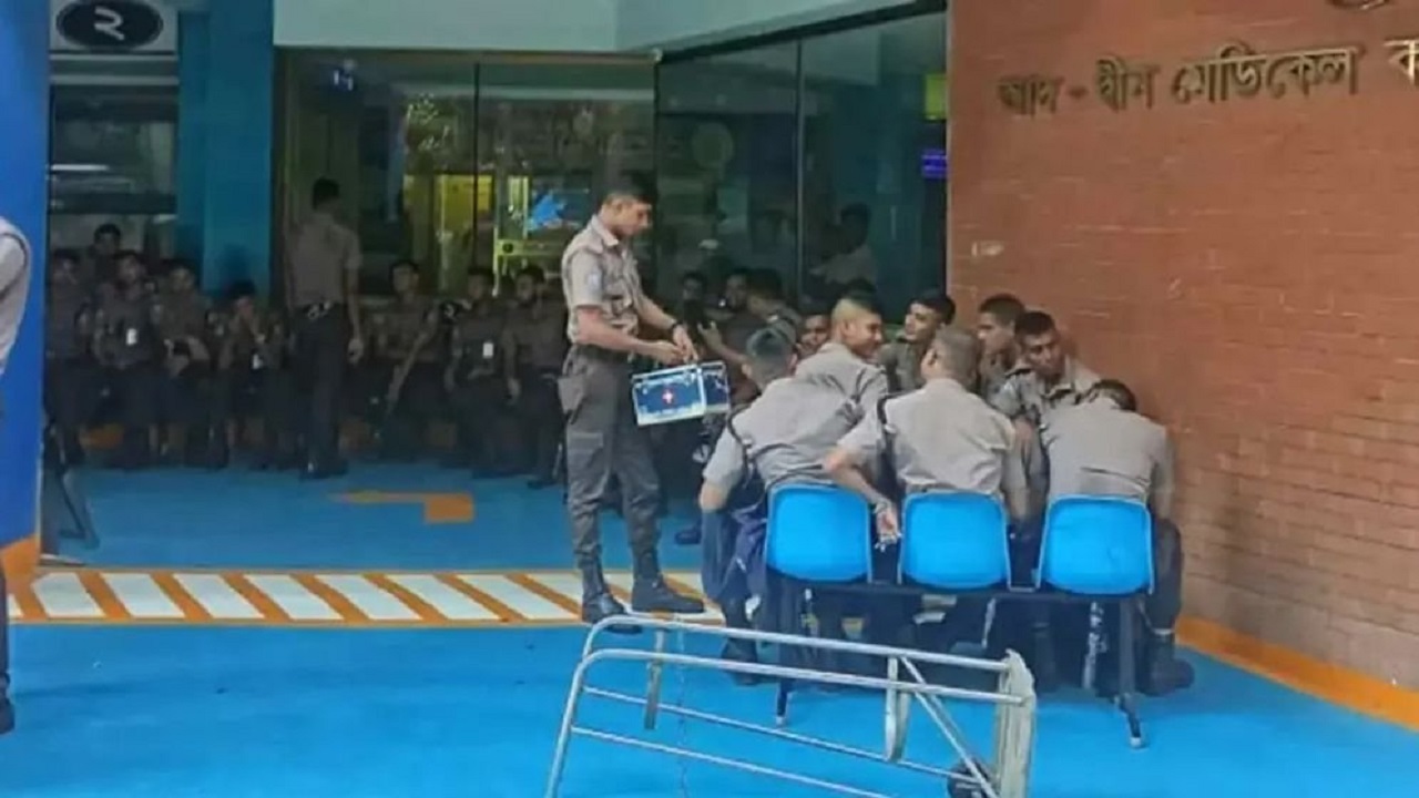 আদ্-দ্বীন হাসপাতালে পুলিশ মোতায়েন