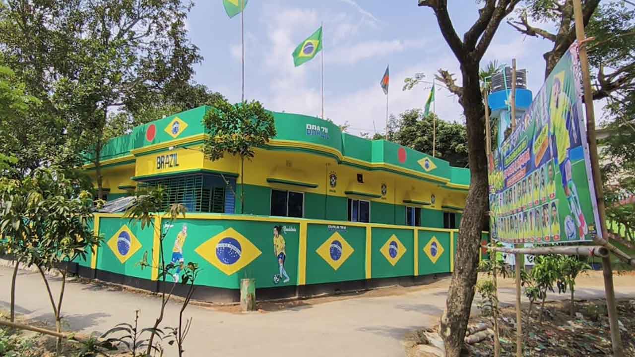 প্রিয় দলের জন্য পুরো বাড়ি রাঙালেন ব্রাজিল ভক্ত