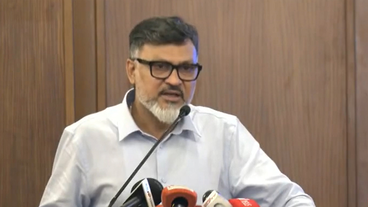 টেন্ডার বাণিজ্যের অভিযোগে দুজনকে ধরে পুলিশে দিলেন ডিএনসিসির প্রশাসক