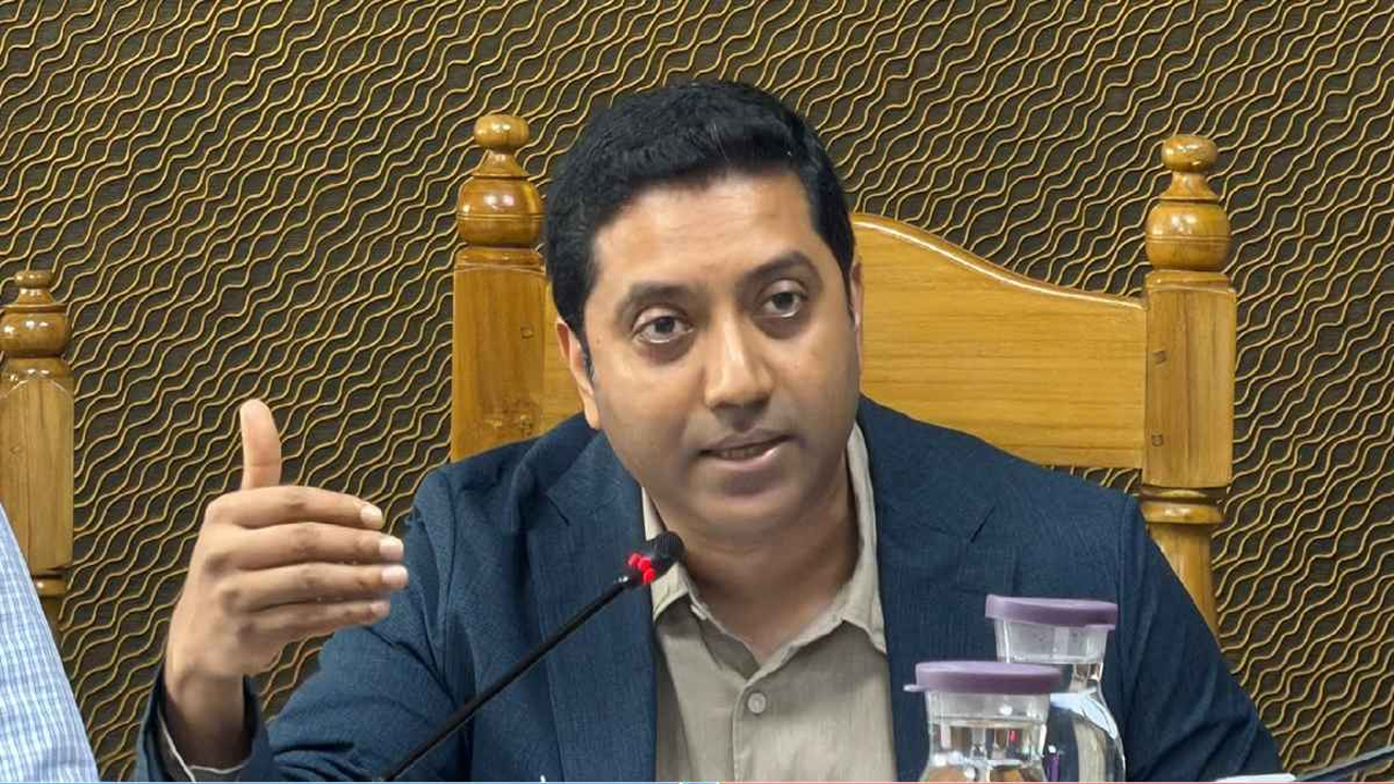 প্রাথমিক শিক্ষকদের বদলি এখন স্থানীয় প্রশাসনের কমিটির মাধ্যমে
