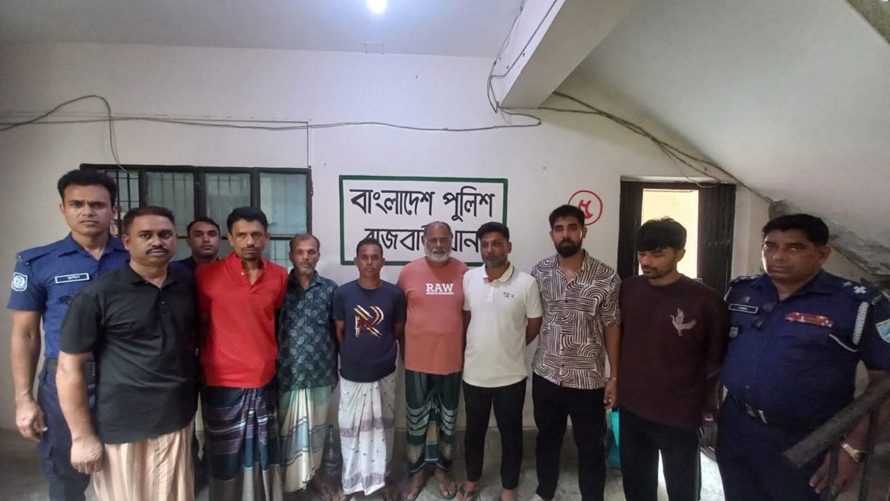 রাজবাড়ীতে আওয়ামী লীগ-ছাত্রলীগের ঝটিকা মিছিলের চেষ্টা, গ্রেপ্তার ৮
