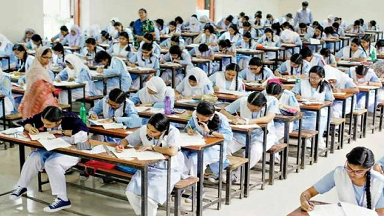 এইচএসসি পরীক্ষার কেন্দ্রে প্রবেশ নিয়ে নতুন নির্দেশনা