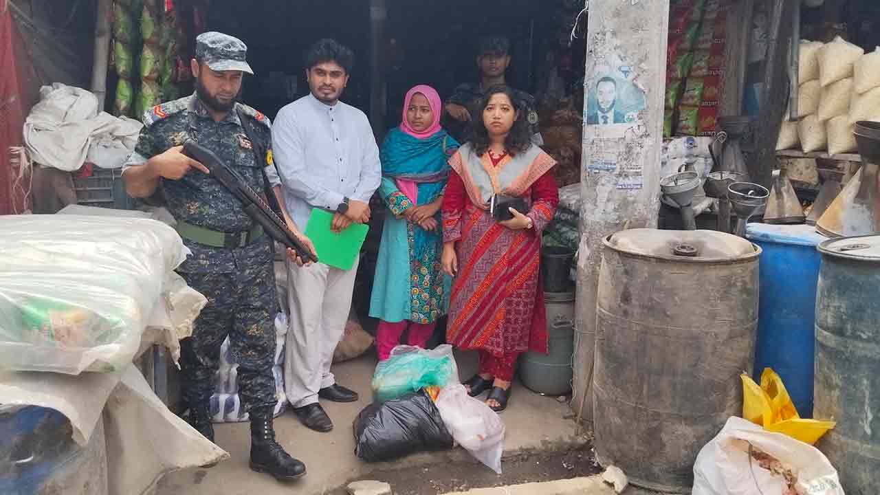 ঝালকাঠিতে দুই ব্যবসায়ীকে জরিমানা