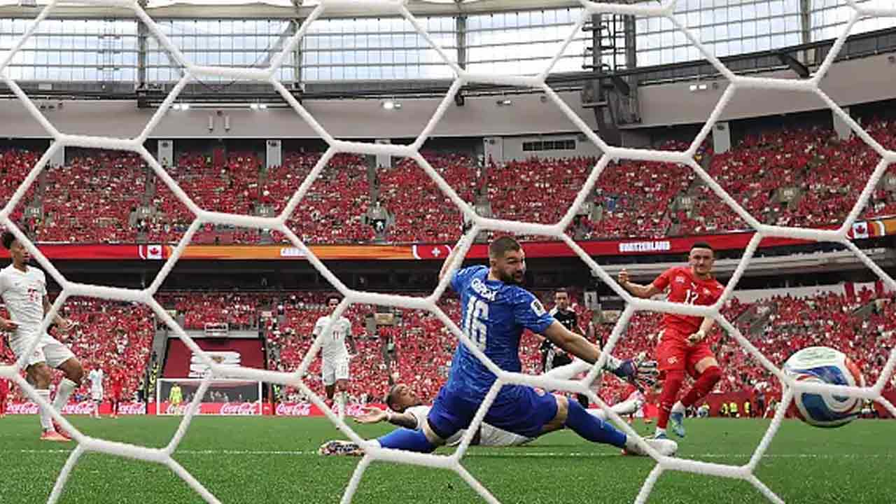 বিরতি শেষেই এগিয়ে সুইজারল্যান্ড, বসনিয়াও এগিয়ে