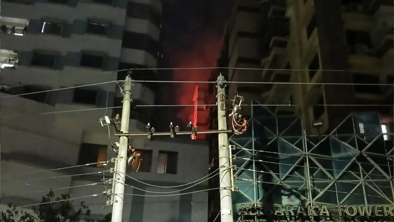 কাঁটাবনে আল বারাকা টাওয়ারের আগুন নিয়ন্ত্রণে, দগ্ধ দুজন ঢামেকে