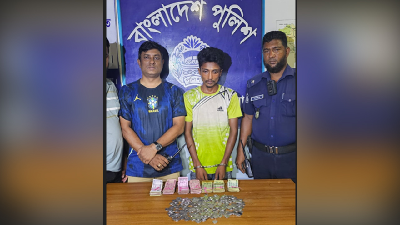 পাবনায় মন্দিরের দানবাক্স ভেঙে টাকা চুরি, সিসিটিভির সূত্রে চোর গ্রেপ্তার