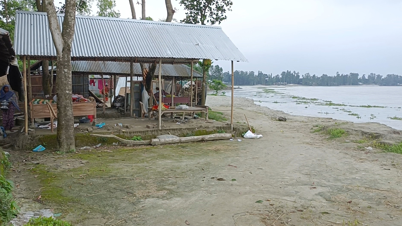 তিস্তা-ধরলা-দুধকুমারের ভাঙনে শতাধিক পরিবারের বসতভিটা বিলীনের আশঙ্কা