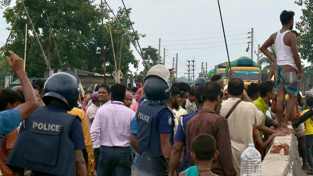 ভাঙ্গায় ফুটবল টুর্নামেন্টকে কেন্দ্র করে সংঘর্ষ, পুলিশসহ আহত অর্ধশতাধিক
