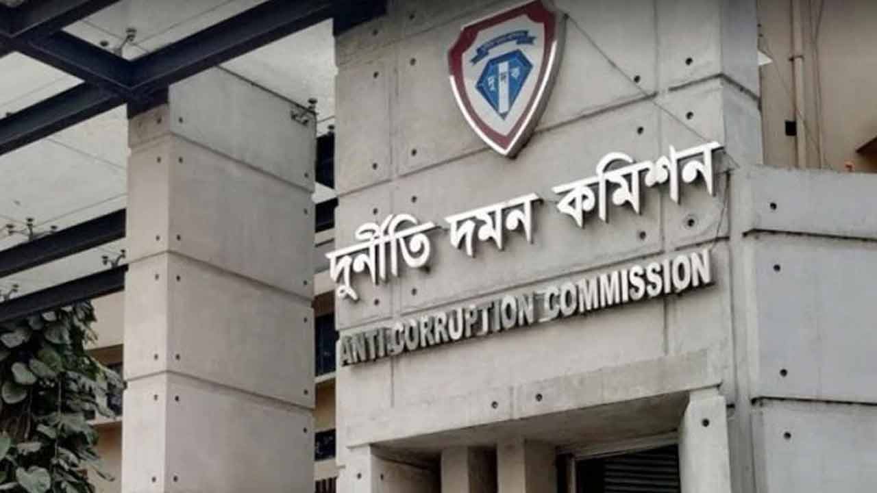 রিজার্ভ চুরি, অর্থ লোপাটসহ দুর্নীতিতে সহায়তার অভিযোগে সাবেক ৩ গভর্নরের নথি তলব