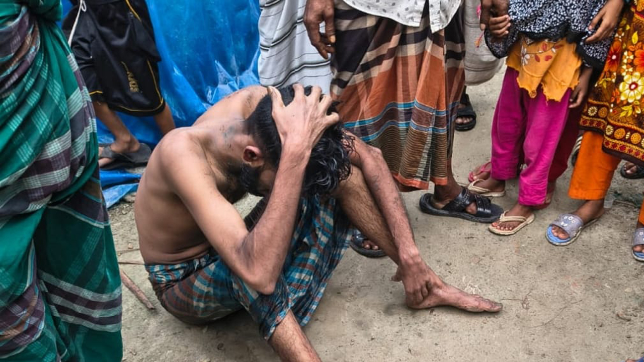 কচুরিপানার নিচে সাড়ে তিন ঘণ্টা লুকিয়েও শেষ রক্ষা হয়নি