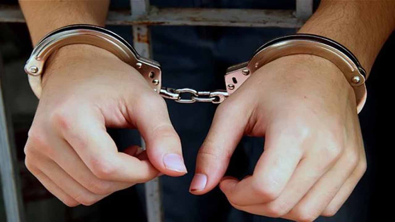 বরিশালে গ্রেপ্তার আওয়ামী লীগ কর্মীকে ছিনিয়ে নিল জনতা