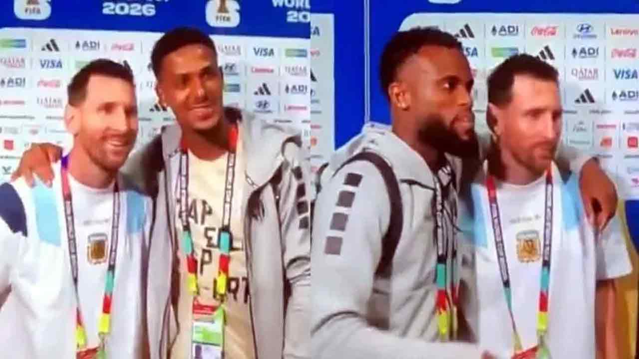 কেপ ভার্দের খেলোয়াড়দের সঙ্গে ছবি তুলে জার্সি উপহার দিলেন মেসি