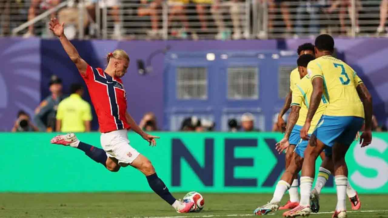 হালান্ডের জোড়া গোলে হারের পথে ব্রাজিল