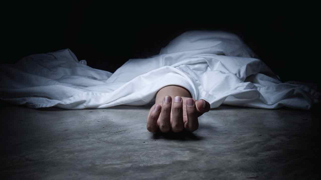 রাজধানীর উত্তর বাড্ডায় গৃহবধূর ঝুলন্ত মরদেহ উদ্ধার