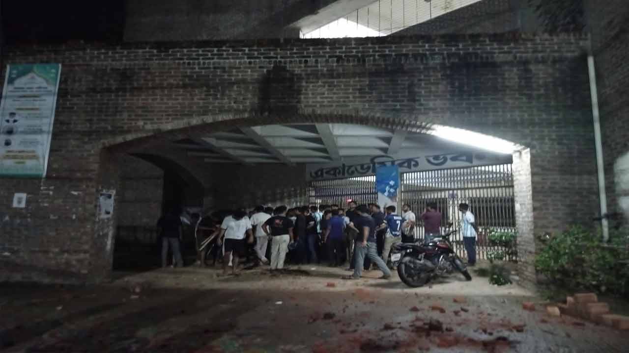 টাঙ্গাইলে মিশর&ndash;আর্জেন্টিনা ম্যাচ দেখা নিয়ে সংঘর্ষ, আহত ১০