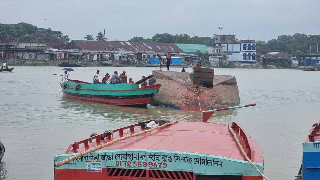 মেঘনা মোহনায় ধান-চালবোঝাই কার্গো ডুবি, প্রায় এক কোটি টাকার ক্ষতির আশঙ্কা