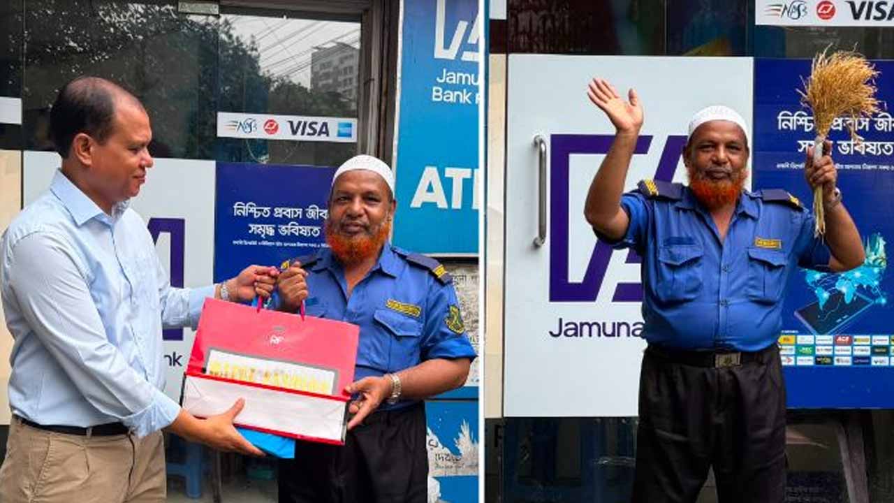 সড়কের পাশে ধানের শীষ নিয়ে দাঁড়িয়ে থাকা গার্ডকে উপহার পাঠালেন প্রধানমন্ত্রী