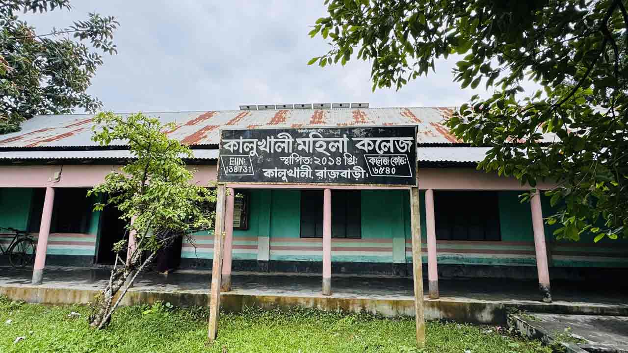 রাজবাড়ীতে এইচএসসি পরীক্ষায় অসাধু উপায় অবলম্বন, ৫ পরীক্ষার্থী বহিষ্কার