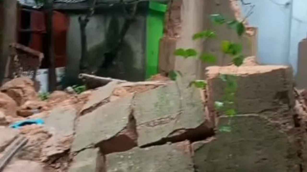 নরসিংদীতে দেয়াল ধসে শিক্ষার্থীর মৃত্যু