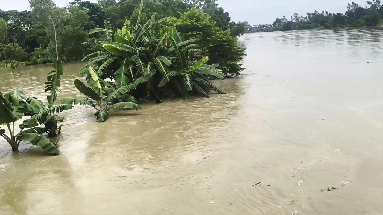 হবিগঞ্জে তিন নদ-নদীর পানি বিপৎসীমার ওপরে, বন্যার শঙ্কায় নদীপাড়ের মানুষ