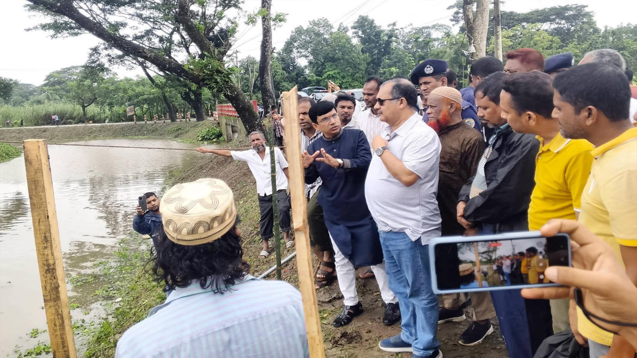 প্রধানমন্ত্রীর গৌরনদী সফর ঘিরে অনুষ্ঠানস্থল পরিদর্শন করলেন তথ্যমন্ত্রী