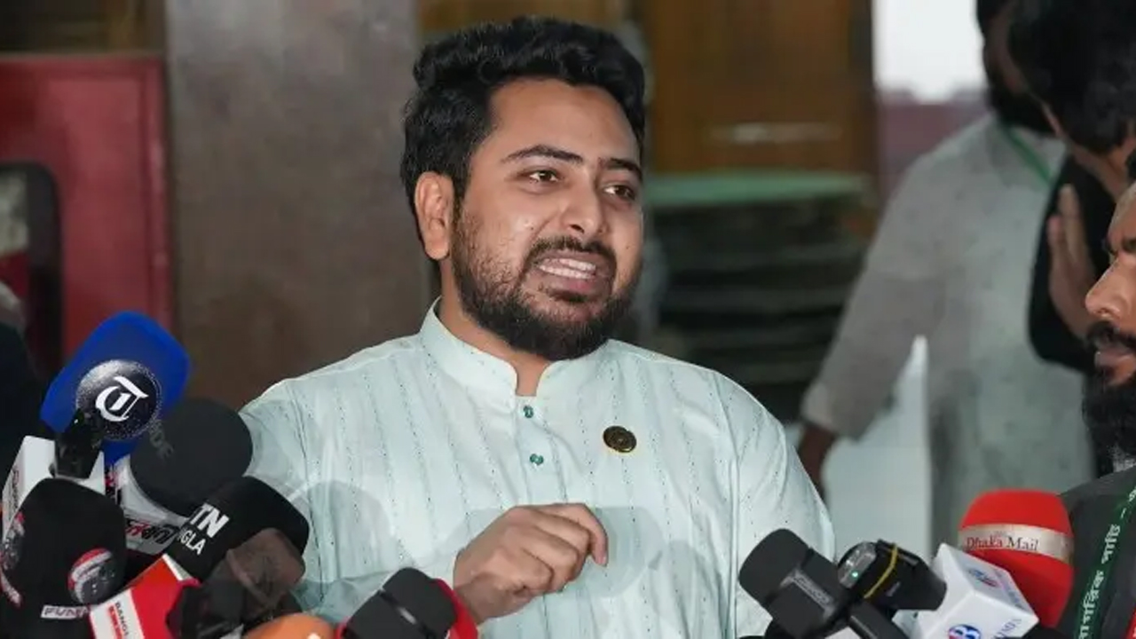 শেখ হাসিনা কেবল ফিরবে ফাঁসির রায় কার্যকর হওয়ার জন্য: নাহিদ ইসলাম