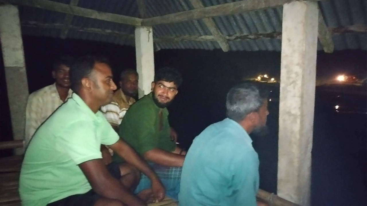 শেরপুর সীমান্তে সম্ভাব্য পুশ-ইন ঠেকাতে রাতভর পাহারায় গ্রামবাসী