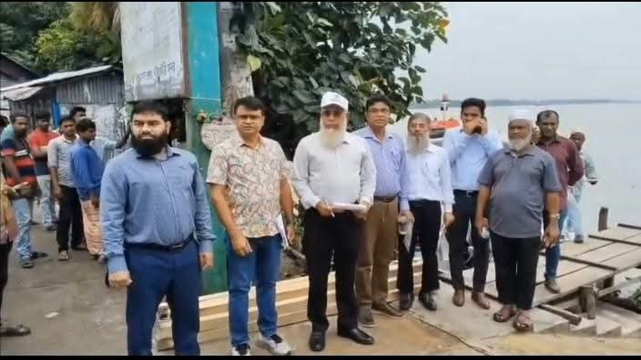 সুগন্ধা নদীতে সেতু নির্মাণের সম্ভাবনা যাচাইয়ে প্রস্তাবিত স্থান পরিদর্শন