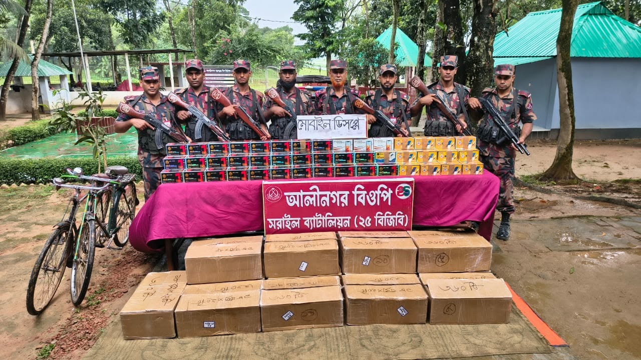সীমান্তে বিজিবির অভিযান, ৩ কোটি টাকার ভারতীয় মোবাইল ডিসপ্লে উদ্ধার