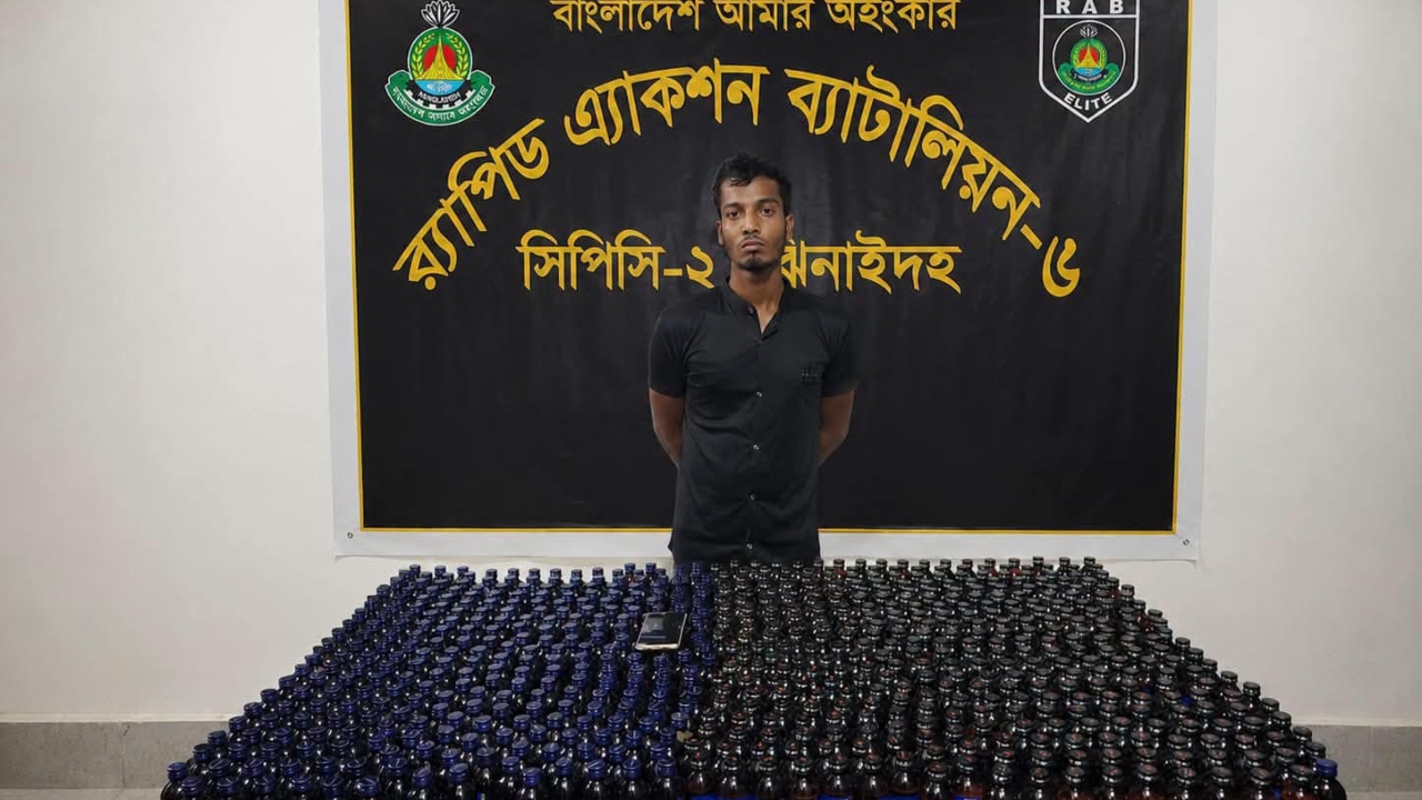 ঝিনাইদহে ৬৬৪ বোতল মাদকসহ ব্যবসায়ী গ্রেপ্তার