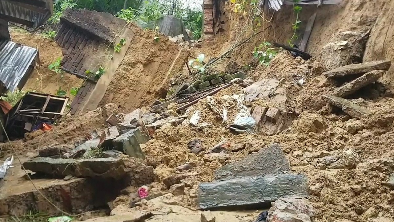 কক্সবাজারে পাহাড়ধসে গৃহবধূর মৃত্যু, আট দিনে ২৯ প্রাণহানি
