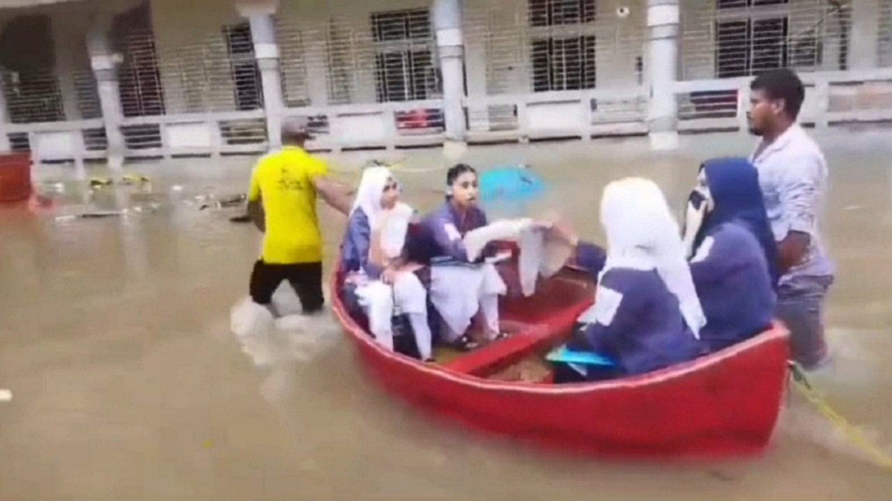 টানা বৃষ্টিতে ডুবল কুমিল্লার অলিগলি, ভোগান্তি চরমে