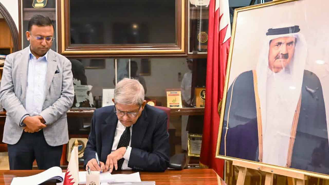 কাতারের সাবেক আমিরের মৃত্যুতে দূতাবাসে শোক বইয়ে স্বাক্ষর
